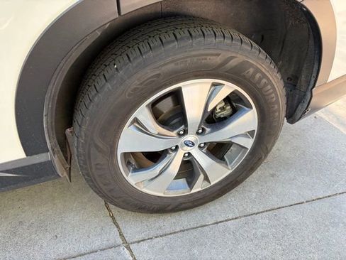 Used 2023 Subaru Ascent Premium w/ Convenience Package AWD/4WD image 12