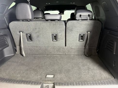 Used 2025 Chevrolet Traverse LT FWD image 29