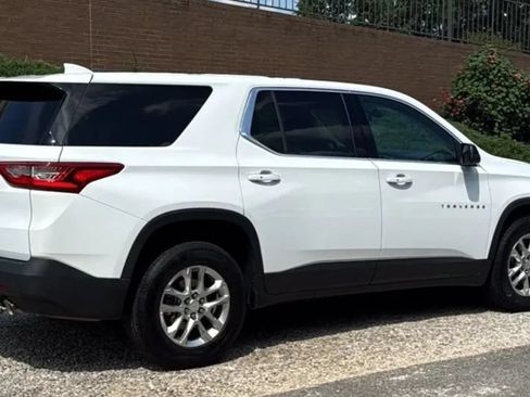 Used 2021 Chevrolet Traverse LS FWD image 6
