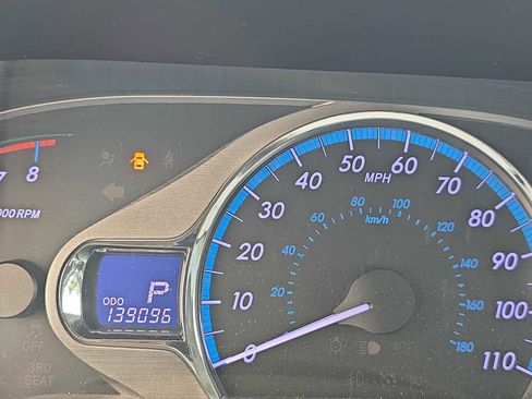 Used 2014 Toyota Sienna XLE image 23