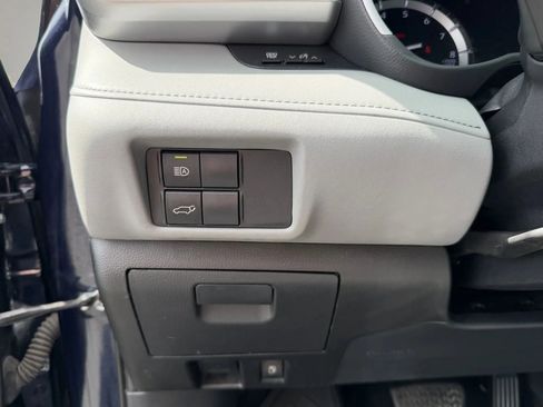 Used 2021 Toyota Highlander XLE image 17