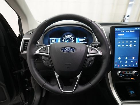 Used 2024 Ford Edge SEL w/ Convenience Package image 4