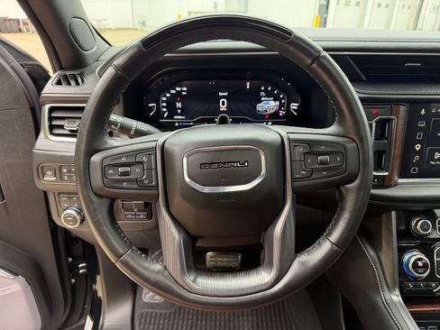 Used 2023 GMC Yukon Denali Ultimate AWD/4WD image 13