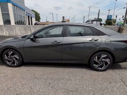 Used 2024 Hyundai Elantra SEL w/ Convenience Package FWD image 5