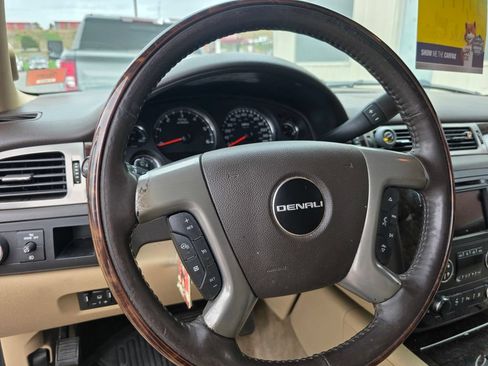 Used 2011 GMC Yukon XL Denali AWD/4WD image 9