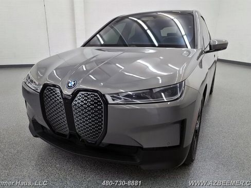 Used 2024 BMW iX xDrive50 w/ Premium Package AWD/4WD image 5