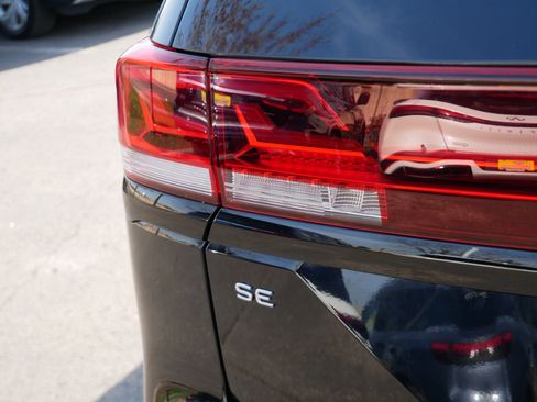 Certified 2025 Volkswagen Atlas Peak Edition SE AWD/4WD image 18