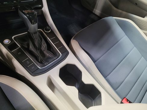 Used 2025 Volkswagen Jetta SE w/ Sunroof Package FWD image 26