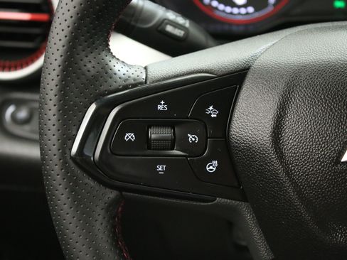 Used 2025 Chevrolet Trax RS w/ Driver Confidence Package FWD image 14