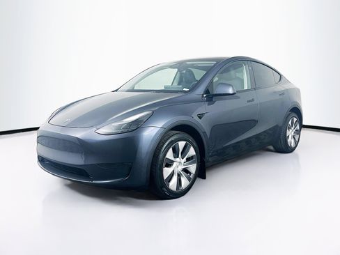 Used 2023 Tesla Model Y Long Range AWD/4WD image 3