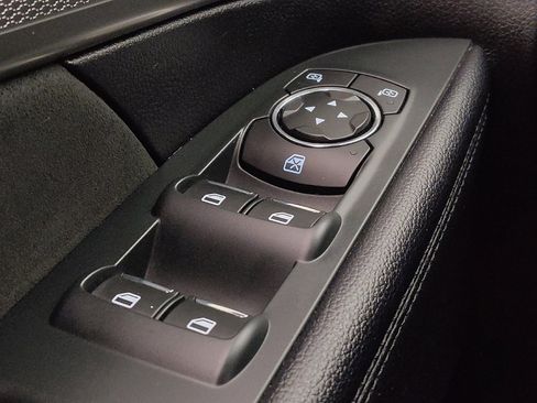 Used 2019 Ford Explorer XLT w/ Equipment Group 202A AWD/4WD image 27