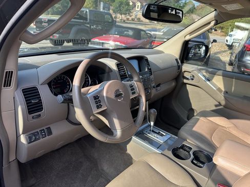 Used 2011 Nissan Pathfinder Silver image 17