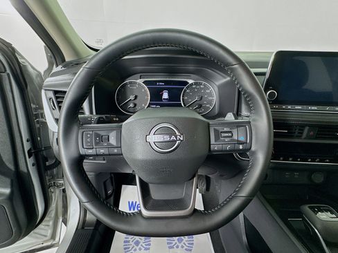 Used 2025 Nissan Rogue SV AWD/4WD image 11