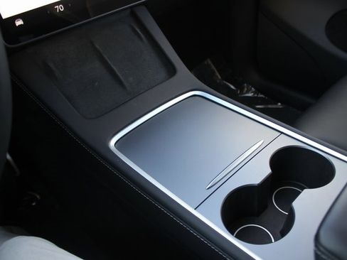 Used 2024 Tesla Model Y Performance image 8