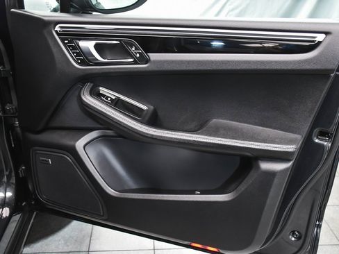 Used 2024 Porsche Macan image 18