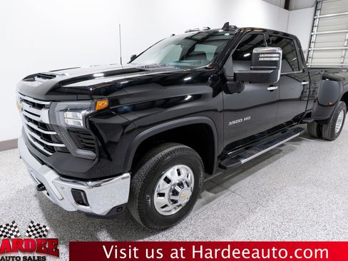Used 2025 Chevrolet Silverado 3500 LTZ w/ LTZ Plus Package image 2