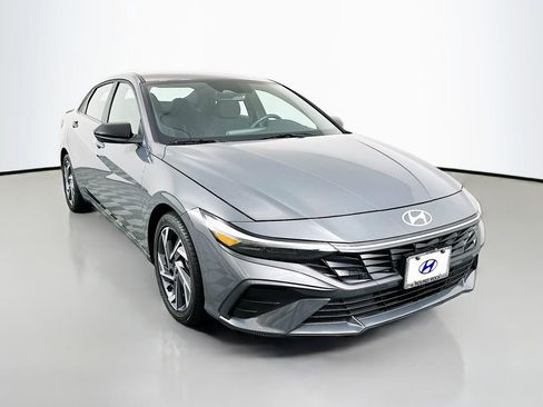 Certified 2025 Hyundai Elantra Sport image 3