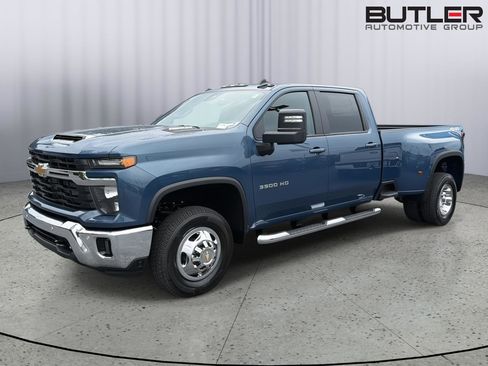 New 2026 Chevrolet Silverado 3500 LT w/ All Star Edition AWD/4WD image 2