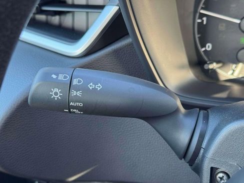 Used 2025 Toyota Corolla LE image 20