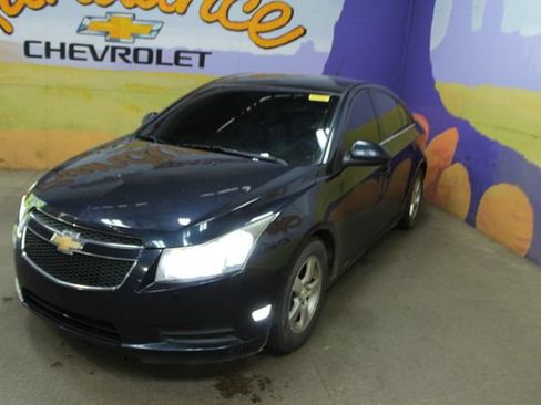 Used 2014 Chevrolet Cruze LT w/ Technology Package FWD image 3
