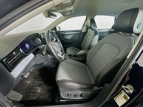 Used 2025 Volkswagen Jetta SE FWD image 13