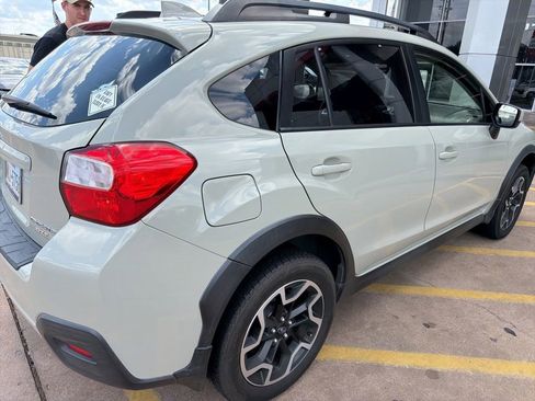 Used 2017 Subaru Crosstrek 2.0i Premium AWD/4WD image 2
