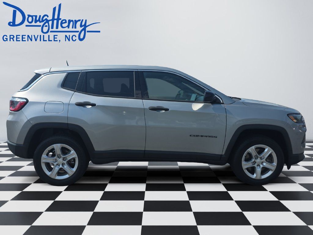 Used 2023 Jeep Compass Sport AWD/4WD image 6