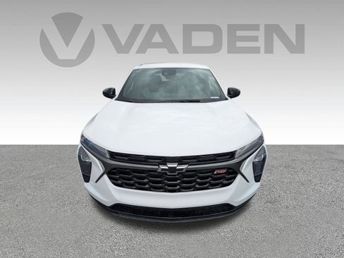 Used 2025 Chevrolet Trax RS w/ Driver Confidence Package FWD image 27