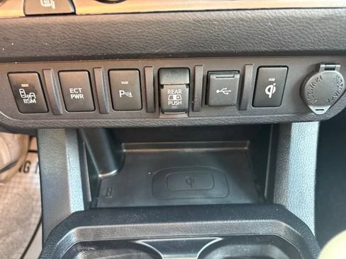 Used 2021 Toyota Tacoma Limited AWD/4WD image 18