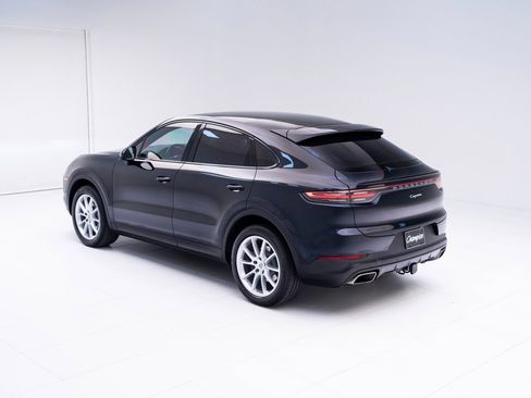 Used 2021 Porsche Cayenne Coupe image 3