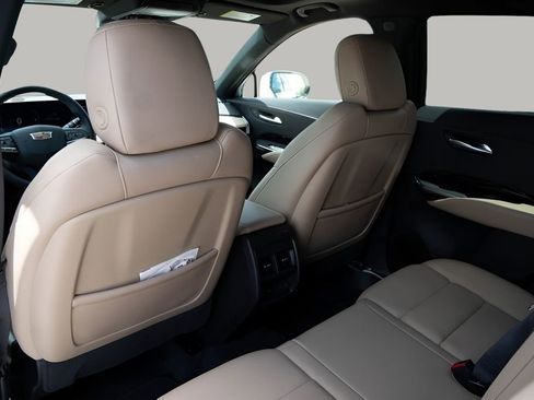 Used 2024 Cadillac XT4 Luxury w/ Cold Weather Package image 22