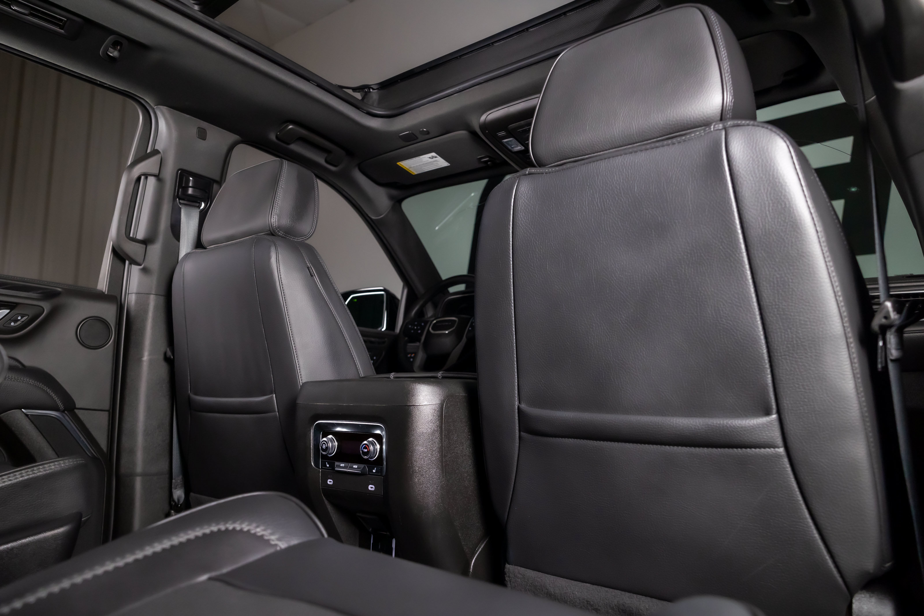 Used 2023 GMC Yukon XL Denali AWD/4WD image 26