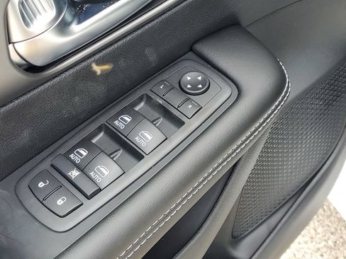 New 2027 Chrysler Pacifica Select FWD image 22