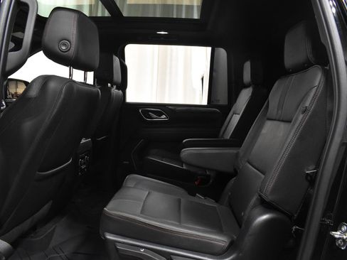 Used 2022 Chevrolet Suburban RST w/ Luxury Package AWD/4WD image 7
