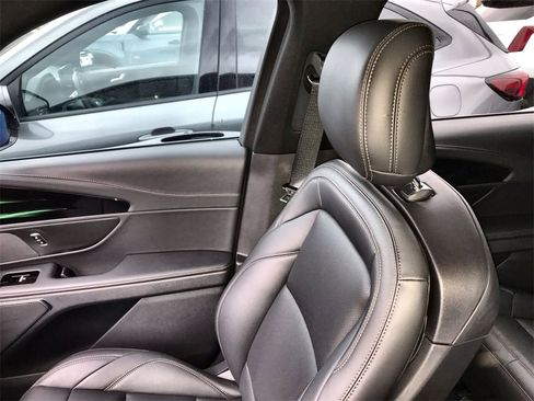 Used 2025 Lincoln Nautilus Premier w/ Jet Appearance Package image 23