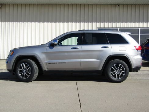 Used 2018 Jeep Grand Cherokee Limited image 11