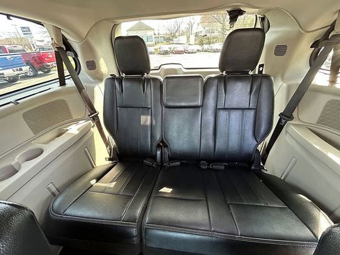 Used 2015 Chrysler Town & Country Touring w/ Driver Convenience Group FWD image 18