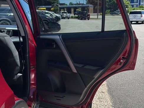 Used 2018 Toyota RAV4 LE FWD image 32