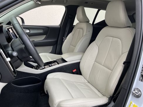 Used 2022 Volvo XC40 T5 Inscription w/ Advanced Package AWD/4WD image 2
