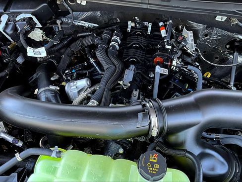 New 2025 Ford Expedition Active image 17