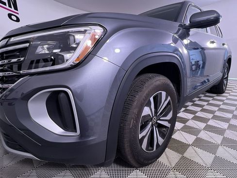 Used 2025 Volkswagen Atlas SE image 31
