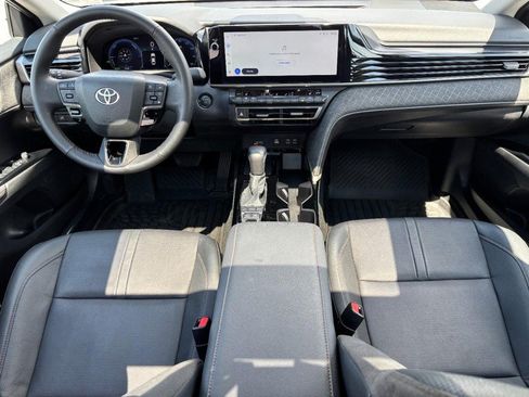 Used 2025 Toyota Camry XLE FWD image 13