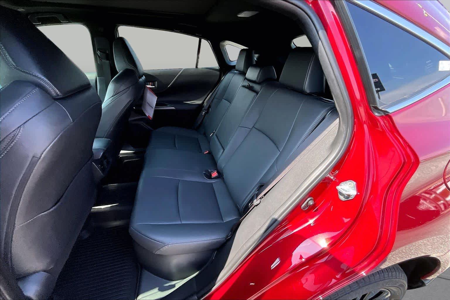 Used 2024 Toyota Venza Nightshade AWD/4WD image 19