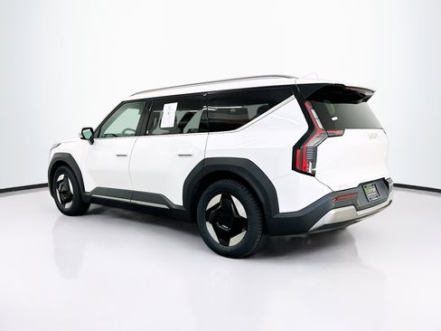 Used 2024 Kia EV9 Wind image 5