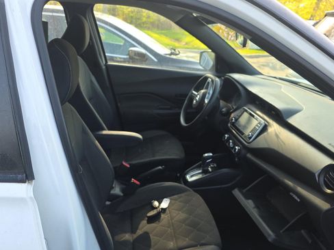 Used 2020 Nissan Kicks S FWD image 6