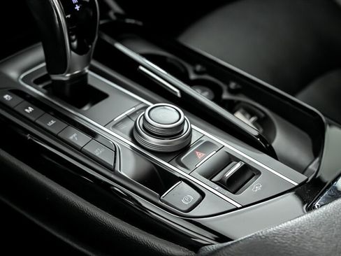 Used 2018 Maserati Levante image 35