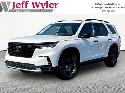 Used 2024 Honda Pilot TrailSport image 1