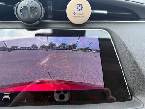 Used 2022 Cadillac XT4 Luxury w/ Cold Weather Package FWD image 16