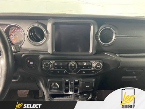 Used 2022 Jeep Gladiator Overland w/ Popular Equipment Package AWD/4WD image 15