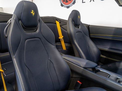 Used 2019 Ferrari Portofino RWD image 17